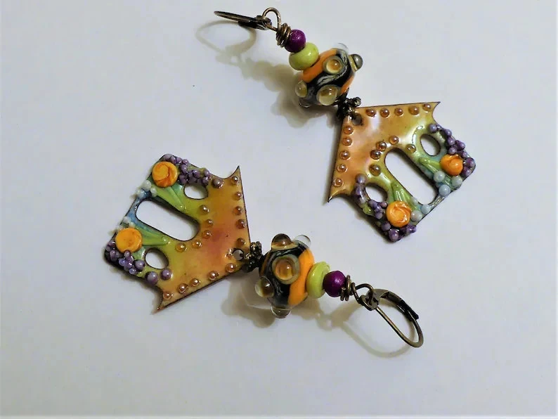 Handgemaakte artisanale oorbellen, zeer weinig gedragen in geëmailleerd koper, gesponnen glazen kralen – photo 3